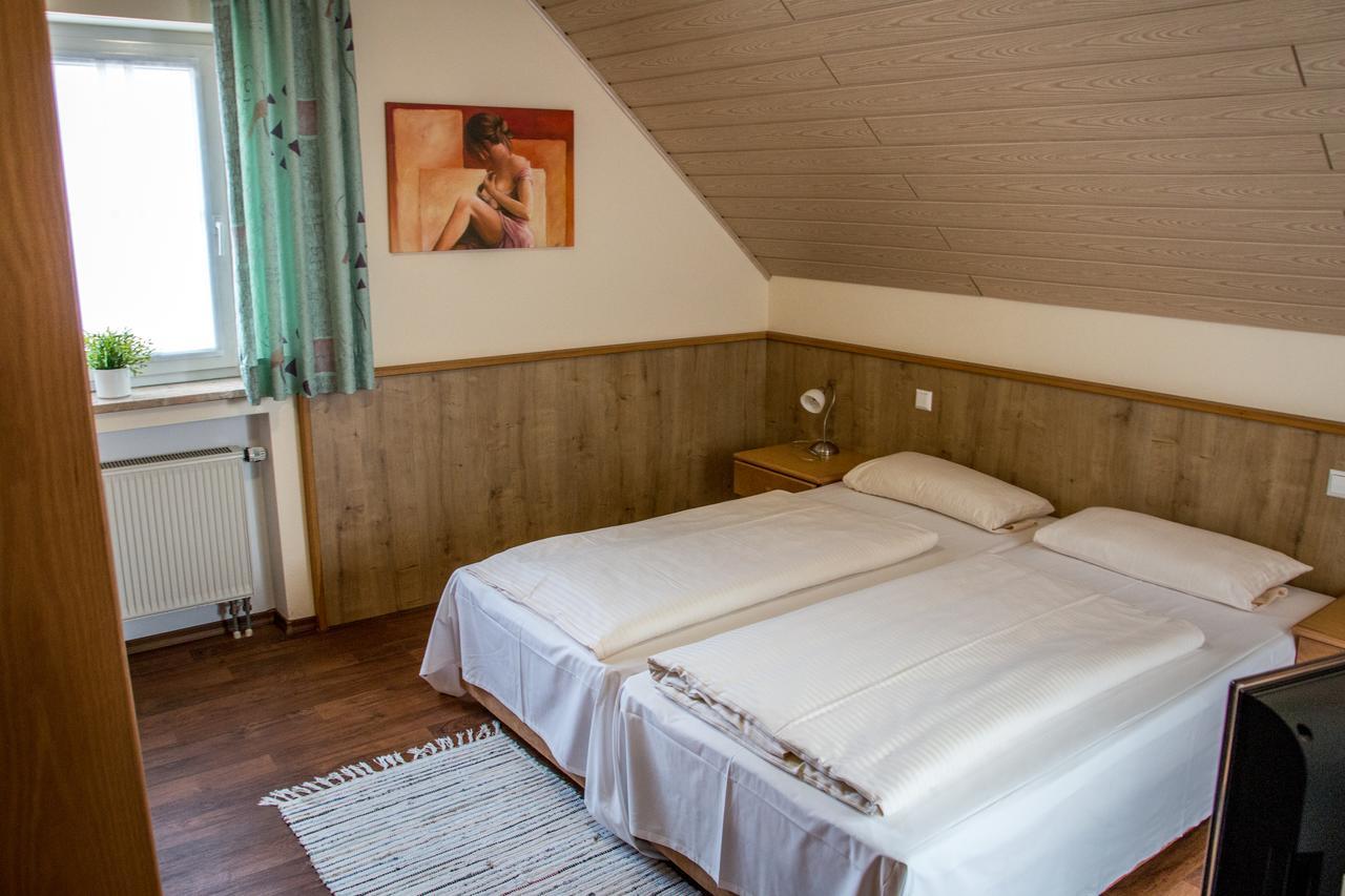 Gasthof Zum Ochsen Waldstetten  Екстер'єр фото